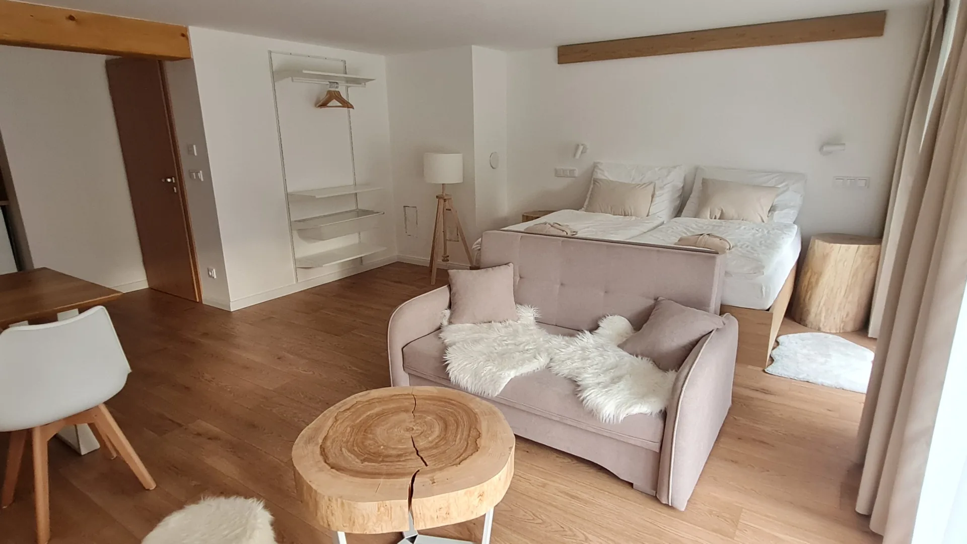 Apartmán Hořec v Harrachově – obytný prostor s posezením